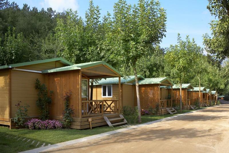 Bassegoda Park Albanya Екстериор снимка